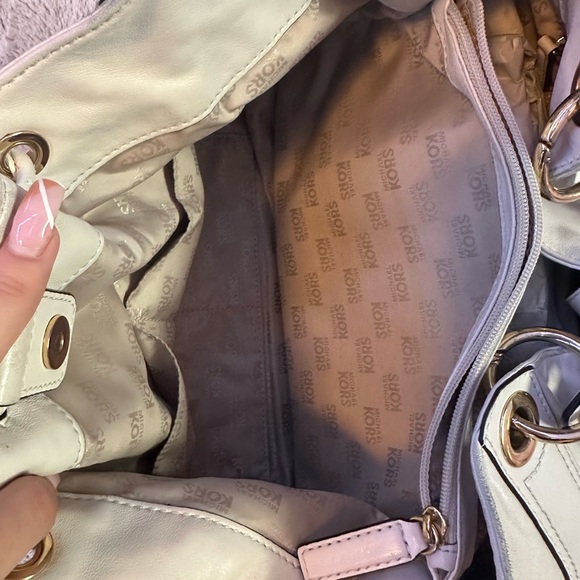 Michael Kors White Purse - Picture 12 of 15